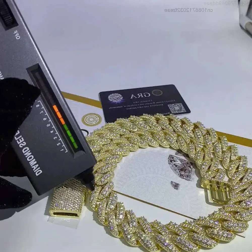 Good Quality 20mm Moissanite Mimai Cuban Chain Men in 925 Silver
Good Quality 20mm Moissanite Mimai Cuban Chain Men in 925 Silver