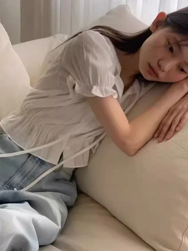 Korean Sweet Ruffle Sve ort Sve irt Women's Unique Design Summer New Bubble Sve Anti-Aging Top V-ne ort Length 
Korean Sweet Ruffle Sve ort Sve irt Women's Unique Design Summer New Bubble Sve Anti-Aging Top V-ne ort Length