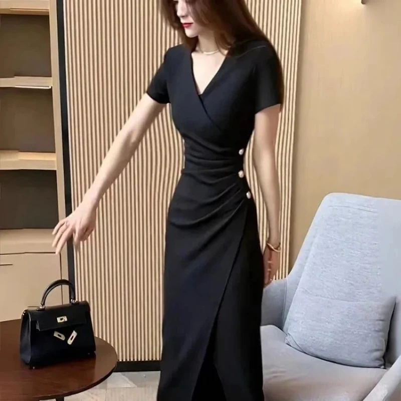 Elegant V Neck Sheath Dress With Side Buttons And High Waist Design For Women Summer Wear
Elegant V Neck Sheath Dress With Side Buttons And High Waist Design For Women Summer Wear
