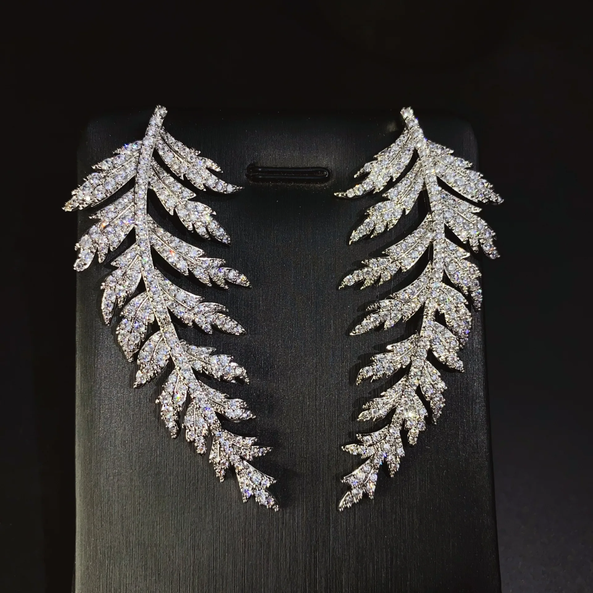 Deluxe Jewellery Set Collection Exquisite Feather Earrings Temperament Women Dress Party Gift Wedding Prom Accessories E178 
Deluxe Jewellery Set Collection Exquisite Feather Earrings Temperament Women Dress Party Gift Wedding Prom Accessories E178