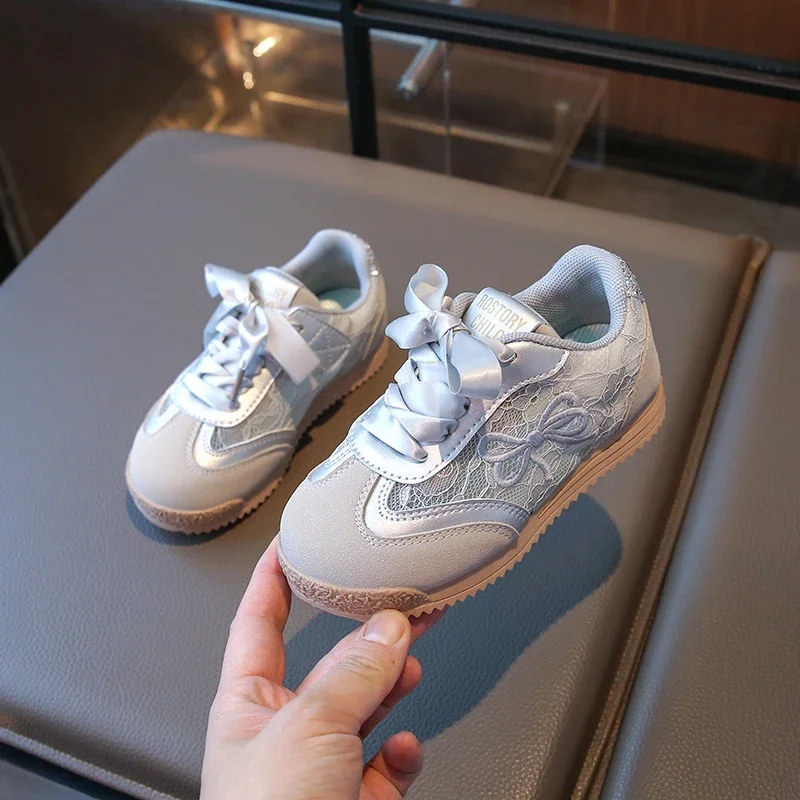New Girls Casual Sneakers Children Embroidered Shoes Summer Breathable Anti-skid Soft Bottom Kids Fashion School Sports Shoes
New Girls Casual Sneakers Children Embroidered Shoes Summer Breathable Anti-skid Soft Bottom Kids Fashion School Sports Shoes