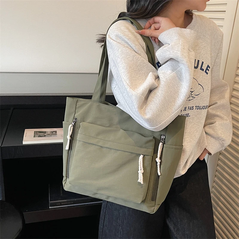 Large Capacity Tote Bag for Women New Fashion Minimalist Casual Lightweight Shopping Bag Commuter Versatile Shoulder Bag
Large Capacity Tote Bag for Women New Fashion Minimalist Casual Lightweight Shopping Bag Commuter Versatile Shoulder Bag