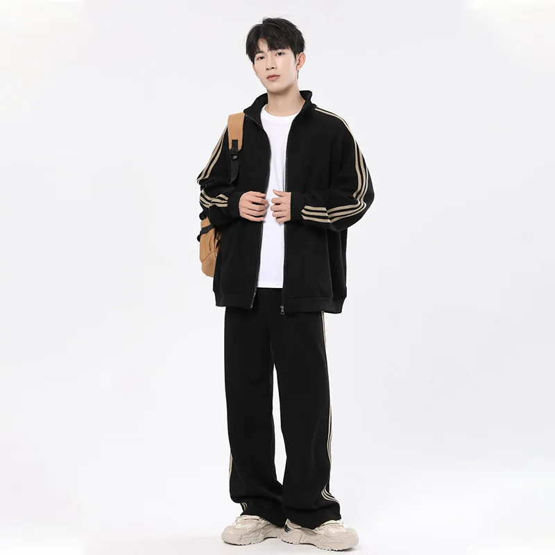 GIOIOMen's sport suit,2025Spring NEW Three Bars Loose Leisure Suit,Couple Style,Top+Trousers,Men's Clothing
GIOIOMen's sport suit,2025Spring NEW Three Bars Loose Leisure Suit,Couple Style,Top+Trousers,Men's Clothing