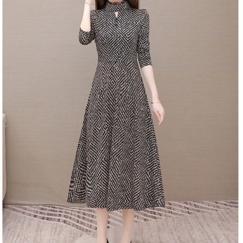 Spring and Autumn Women's Pullover Round Neck Lace Solid Zipper Long Sleeve Dress Fashion Slim Fit Elegant Commuter Dress
Spring and Autumn Women's Pullover Round Neck Lace Solid Zipper Long Sleeve Dress Fashion Slim Fit Elegant Commuter Dress