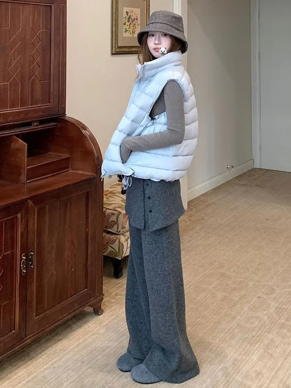 Ретро-комплект: мягкий жилет, широкие брюки, футболка. Суперкрасивый зимний модный комплект с воротником на молнии.
Ретро-комплект: мягкий жилет, широкие брюки, футболка. Суперкрасивый зимний модный комплект с воротником на молнии.