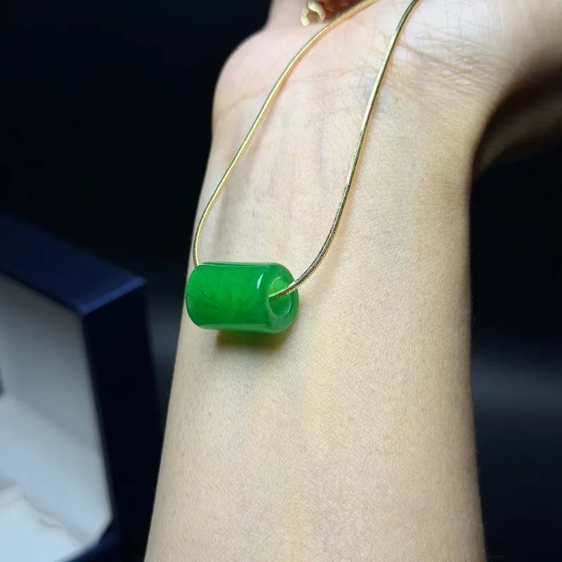 Натуральный ледяной кварцит, новый паспарту, изысканный женский маленький кулон, простой кулон.
Натуральный ледяной кварцит, новый паспарту, изысканный женский маленький кулон, простой кулон.