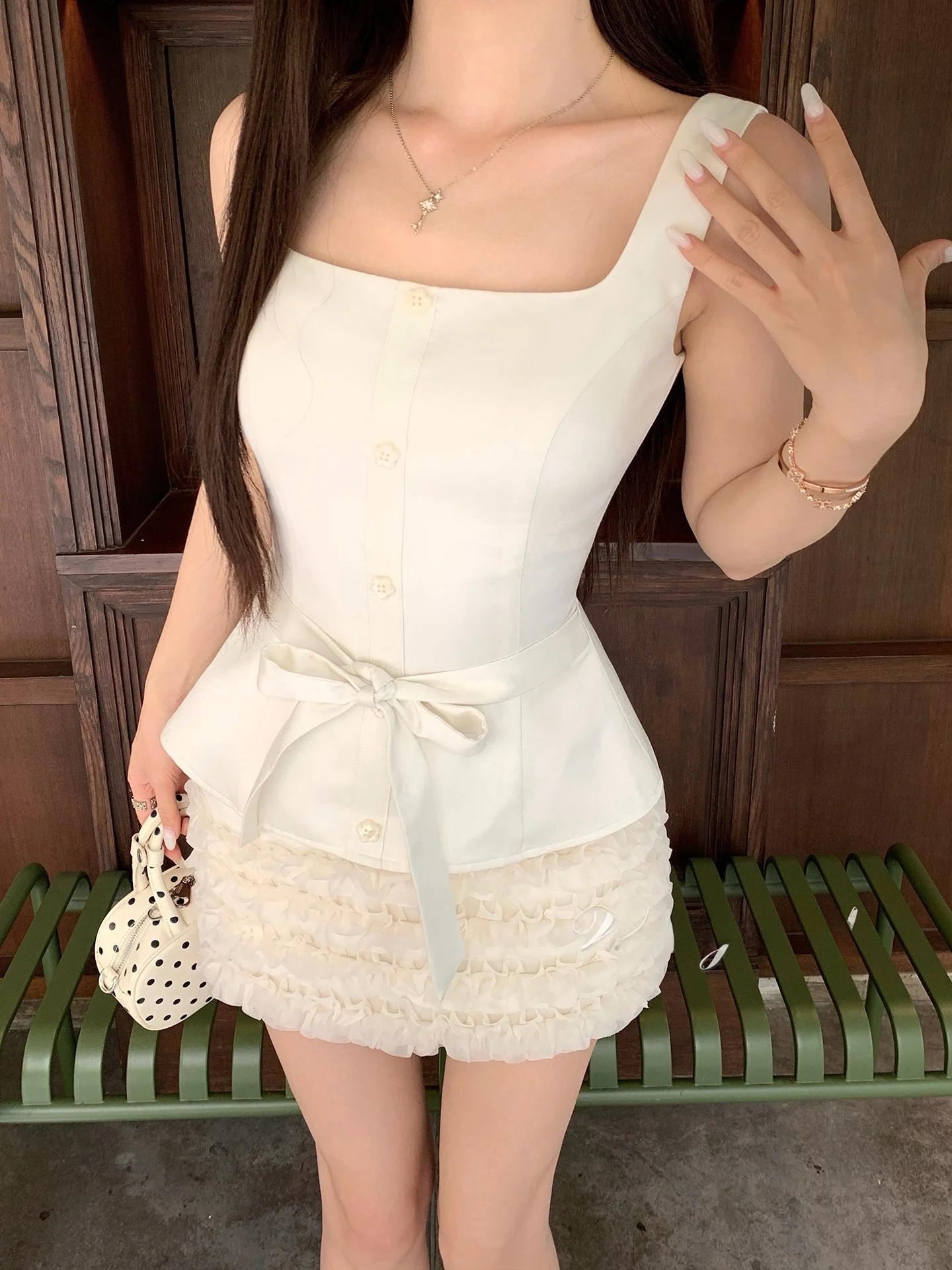Delicate Knot Design Halter Top And Skirt Set for Women Gentle Summer New Arrival Fashionable Two-Piece Ensemble
Delicate Knot Design Halter Top And Skirt Set for Women Gentle Summer New Arrival Fashionable Two-Piece Ensemble
