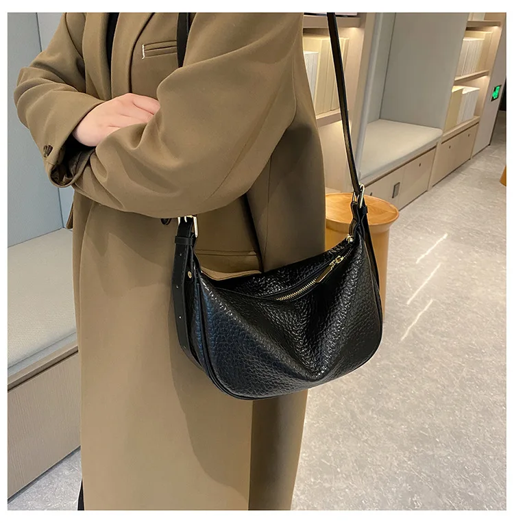 2025 New Trend Cowhide Women's Bag - Fashion Versatile Shoulder Messenger Bag / Stylish Dumpling Handbag
2025 New Trend Cowhide Women's Bag - Fashion Versatile Shoulder Messenger Bag / Stylish Dumpling Handbag