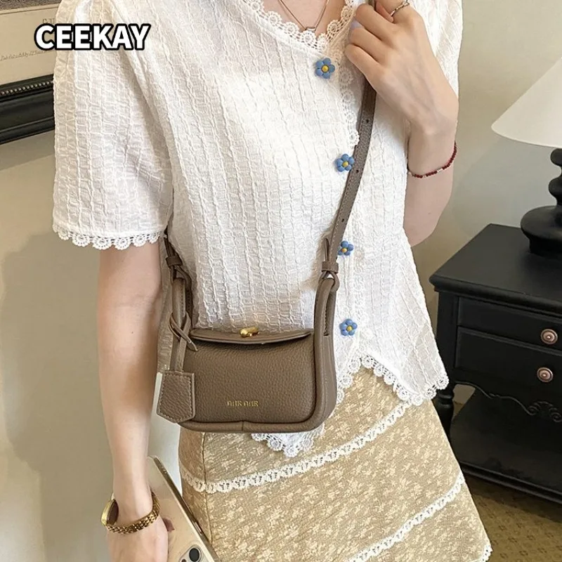 CEEKAY Solid Textured PU Mini Flap Crossbody Bag Gold Turn Lock Lightweight Ladies Office Dating Portable Handbag Mini Bag
CEEKAY Solid Textured PU Mini Flap Crossbody Bag Gold Turn Lock Lightweight Ladies Office Dating Portable Handbag Mini Bag