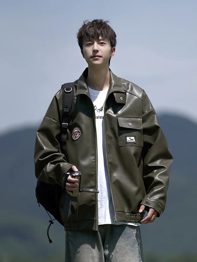 Модная городская мужская куртка из искусственной кожи в американском стиле, осенняя новинка, винтажная мотоциклетная куртка-пилот, крутая и стильная
Модная городская мужская куртка из искусственной кожи в американском стиле, осенняя новинка, винтажная мотоциклетная куртка-пилот, крутая и стильная