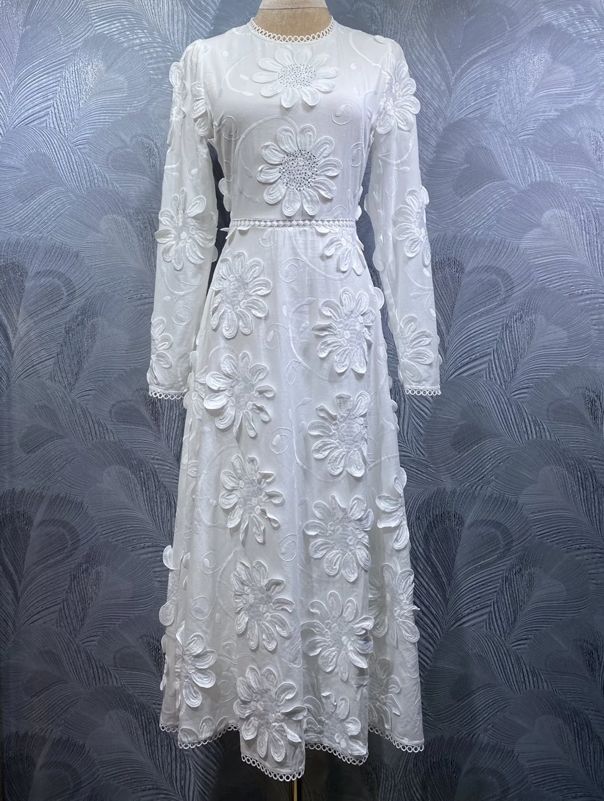 New 2026 Spring Fashion Style Dress High Quality Women Appliques Flower Embroidery Long Sleeve White Red Party Luxury Dress
New 2026 Spring Fashion Style Dress High Quality Women Appliques Flower Embroidery Long Sleeve White Red Party Luxury Dress