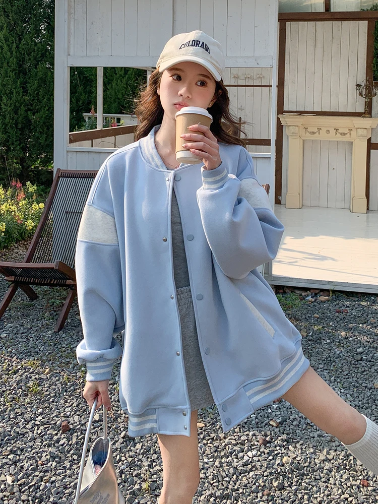 Бейсбольные куртки унисекс: женские зимние, из мягкой ткани, водонепроницаемые, уютные, с широким диагональным узором «рыбья кость», многофункциональные, в стиле ретро
Бейсбольные куртки унисекс: женские зимние, из мягкой ткани, водонепроницаемые, уютные, с широким диагональным узором «рыбья кость», многофункциональные, в стиле ретро