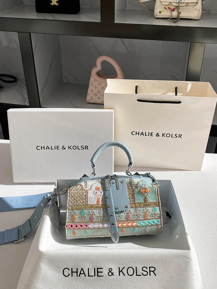 Popular and Luxury Pillow Bag with Delicate Embroidery and Colorful Flower Printing Women Versatile and Fashion Crossbody Bag
Popular and Luxury Pillow Bag with Delicate Embroidery and Colorful Flower Printing Women Versatile and Fashion Crossbody Bag