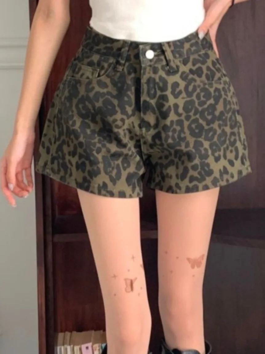 Chic Leopard Print High Waist Denim Shorts Women's Summer 2026 New Loose Slimming High Waist Hot Pants Jeans Polyester Fiber
Chic Leopard Print High Waist Denim Shorts Women's Summer 2026 New Loose Slimming High Waist Hot Pants Jeans Polyester Fiber
