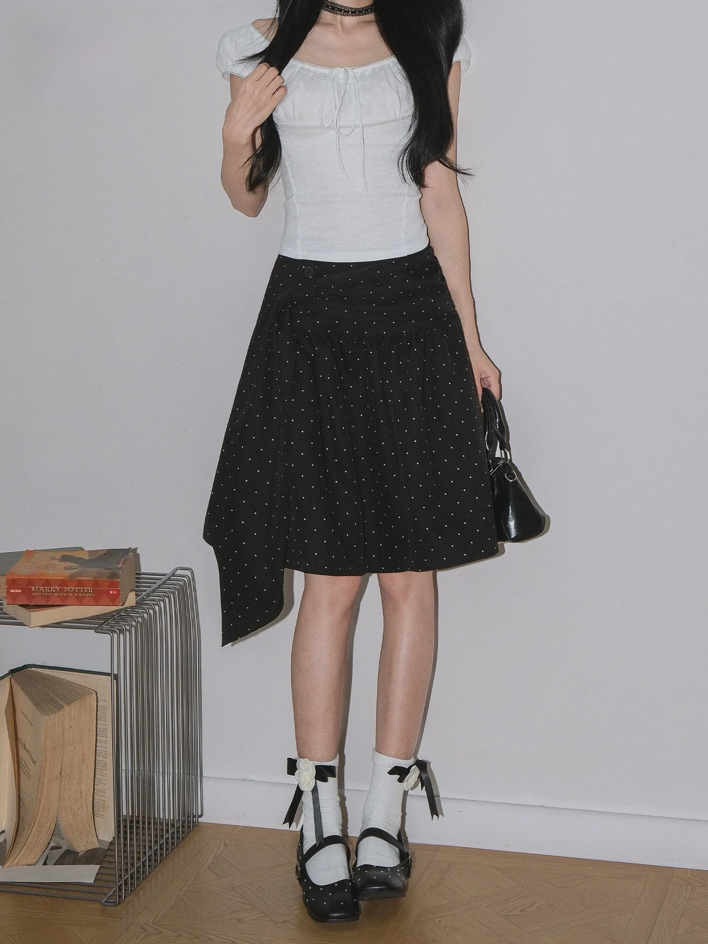 Stunning Black Polka Dot High Waist A-Line Skirt Women's Fashion 2026 New Summer Slimming High-End Feeling Skirt
Stunning Black Polka Dot High Waist A-Line Skirt Women's Fashion 2026 New Summer Slimming High-End Feeling Skirt