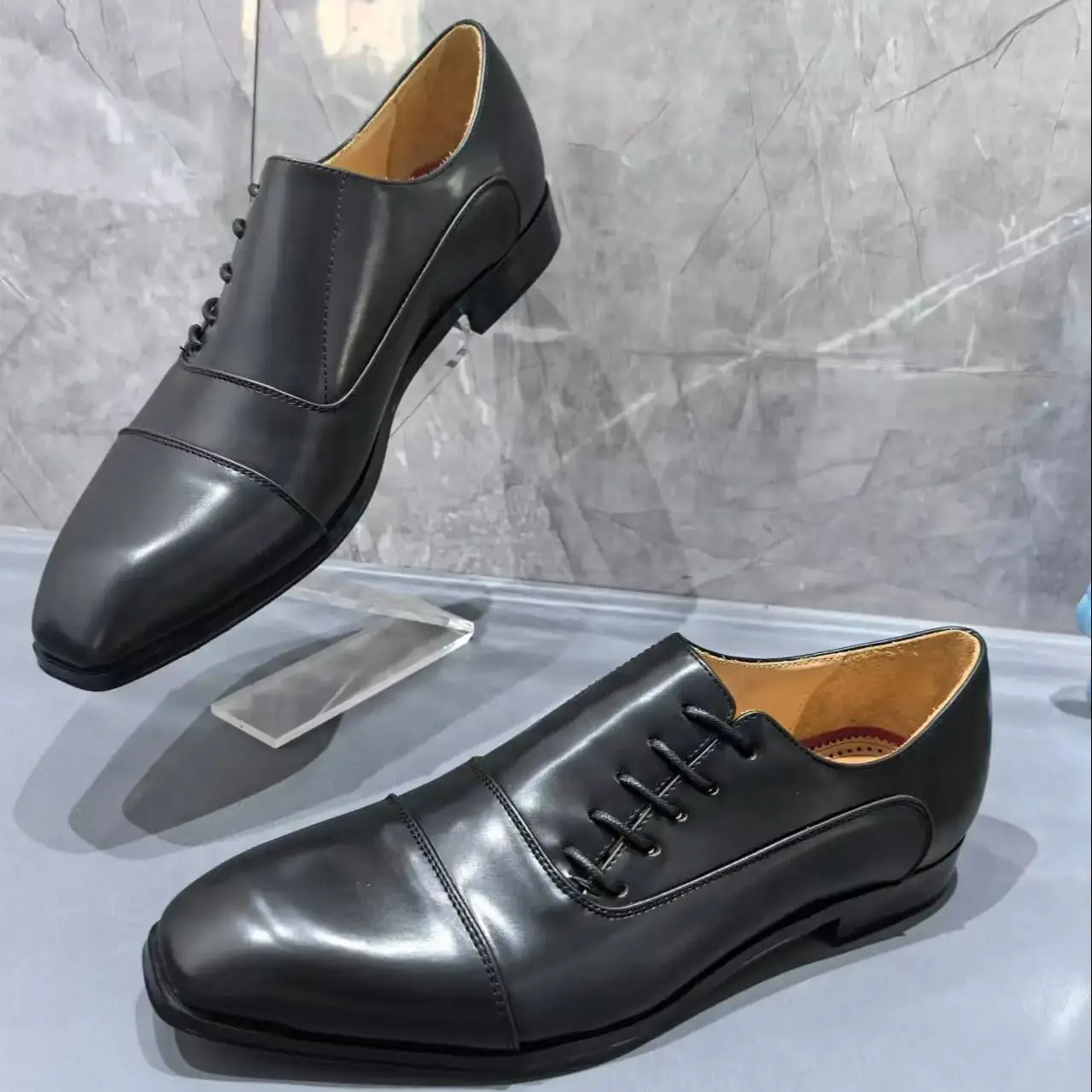 Мужские туфли с красной подошвой для взрослых, черные кожаные швейные мужские лоферы с квадратным носком, на шнуровке, на мелкой плоской подошве, одинарные туфли, мужские
Мужские туфли с красной подошвой для взрослых, черные кожаные швейные мужские лоферы с квадратным носком, на шнуровке, на мелкой плоской подошве, одинарные туфли, мужские