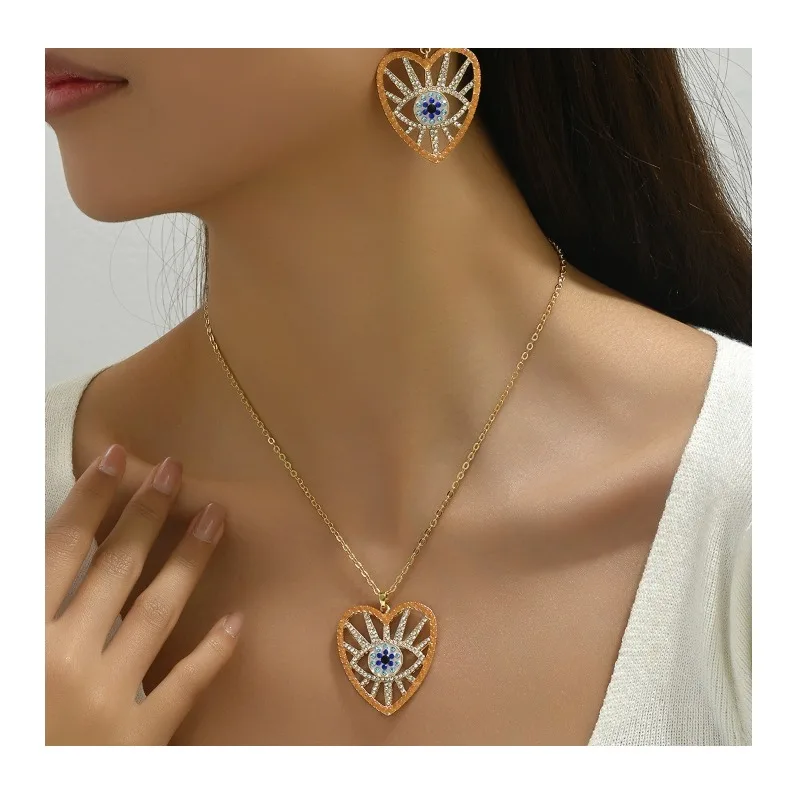 New Love Diamond Hip Hop Wind Necklace Earrings Set Angel's Eye Niche Earrings Versatile Clavicle Chain
New Love Diamond Hip Hop Wind Necklace Earrings Set Angel's Eye Niche Earrings Versatile Clavicle Chain