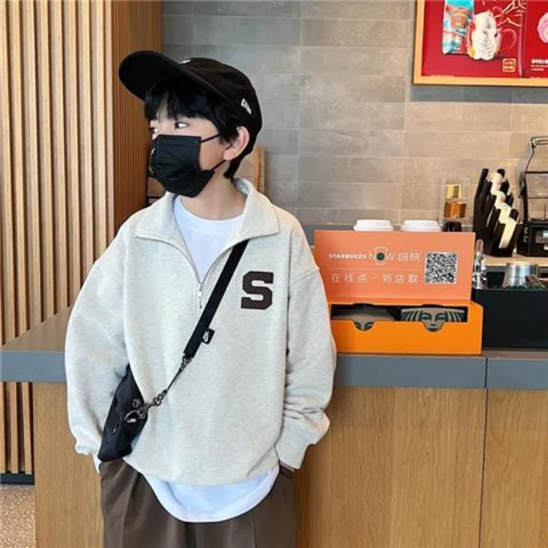 Средний и большой размер для мальчиков, весна-осень 2021, новый корейский стиль, хлопковый воротник, молния до половины, повседневная стильная толстовка свободного покроя
Средний и большой размер для мальчиков, весна-осень 2021, новый корейский стиль, хлопковый воротник, молния до половины, повседневная стильная толстовка свободного покроя