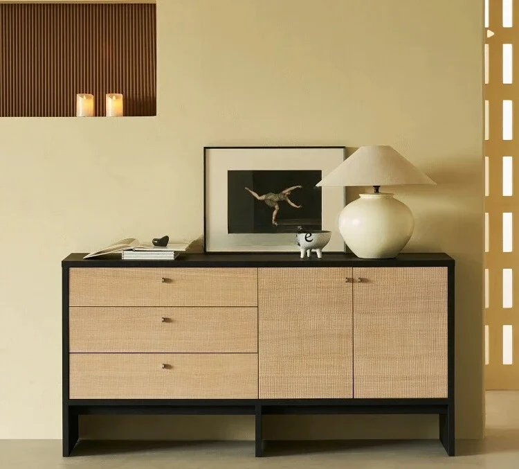 Solid wood antique door cabinet Italian minimalist storage chest cabinet
Solid wood antique door cabinet Italian minimalist storage chest cabinet