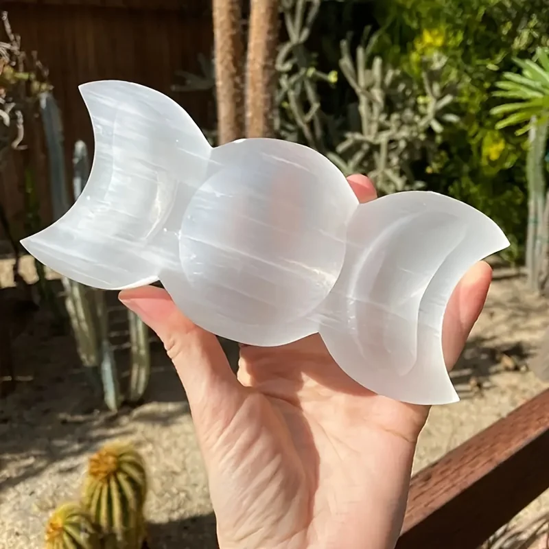 1pc Selenite Moon Goddess Selenite Bowl,Triple Moon Bowl,Crystal Gifts,Home Decor,Crystal Bowl For Witchcraft Divination
1pc Selenite Moon Goddess Selenite Bowl,Triple Moon Bowl,Crystal Gifts,Home Decor,Crystal Bowl For Witchcraft Divination