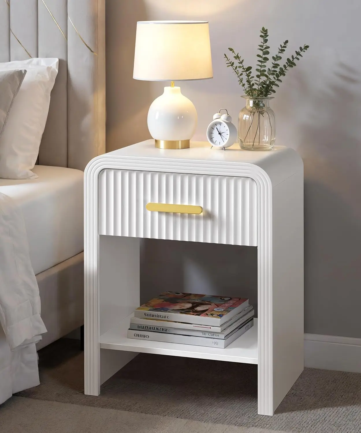 Night Stand with Drawers Modern White and Gold Nightstand, Wood Side Table with Storage, 20.8"x11.8"x15.7" Fluted Bedside Tab
Night Stand with Drawers Modern White and Gold Nightstand, Wood Side Table with Storage, 20.8"x11.8"x15.7" Fluted Bedside Tab