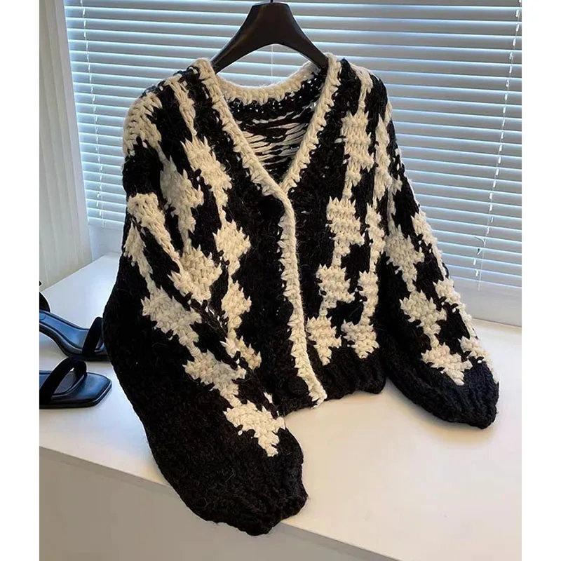 V Neck loose Open Stitch women's sweater jacket autumn soft outwear knit cardigan female long sleeve women sweater coat 2025
V Neck loose Open Stitch women's sweater jacket autumn soft outwear knit cardigan female long sleeve women sweater coat 2025