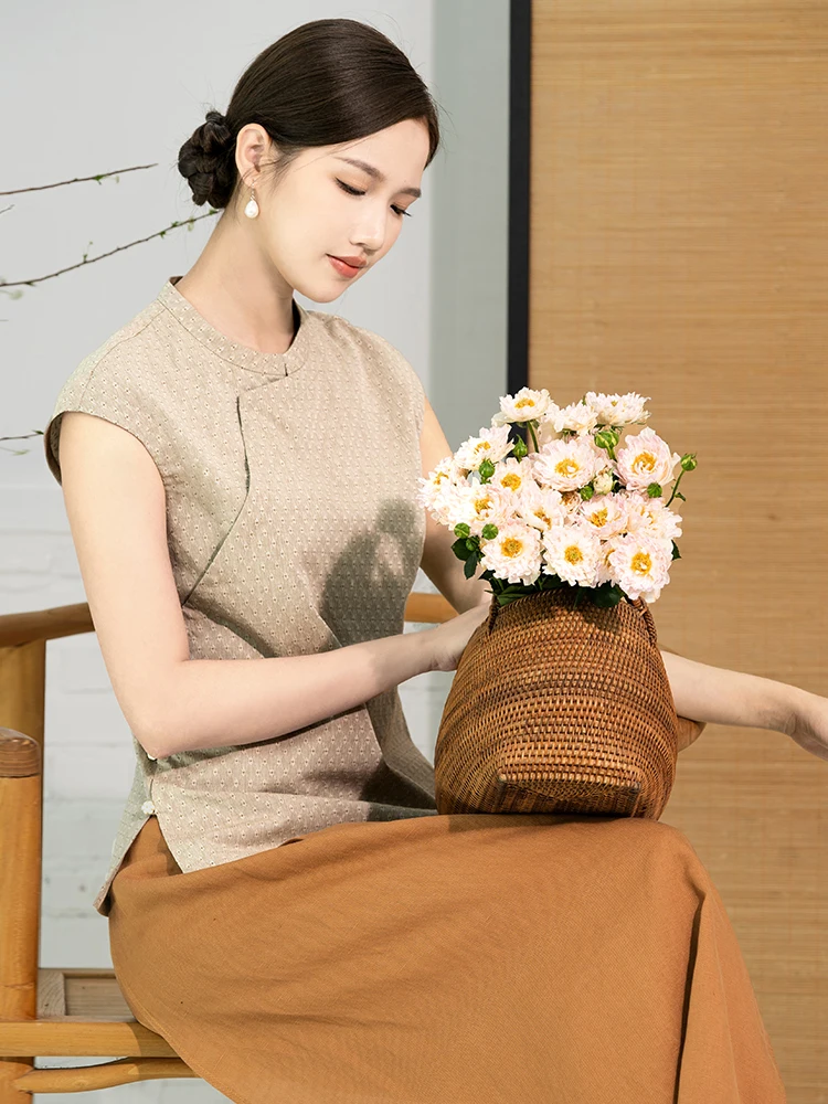 Новинка: Женская летняя рубашка-топ из хлопка и льна в китайском стиле с открытым воротником, традиционная китайская мода, пэчворк.
Новинка: Женская летняя рубашка-топ из хлопка и льна в китайском стиле с открытым воротником, традиционная китайская мода, пэчворк.