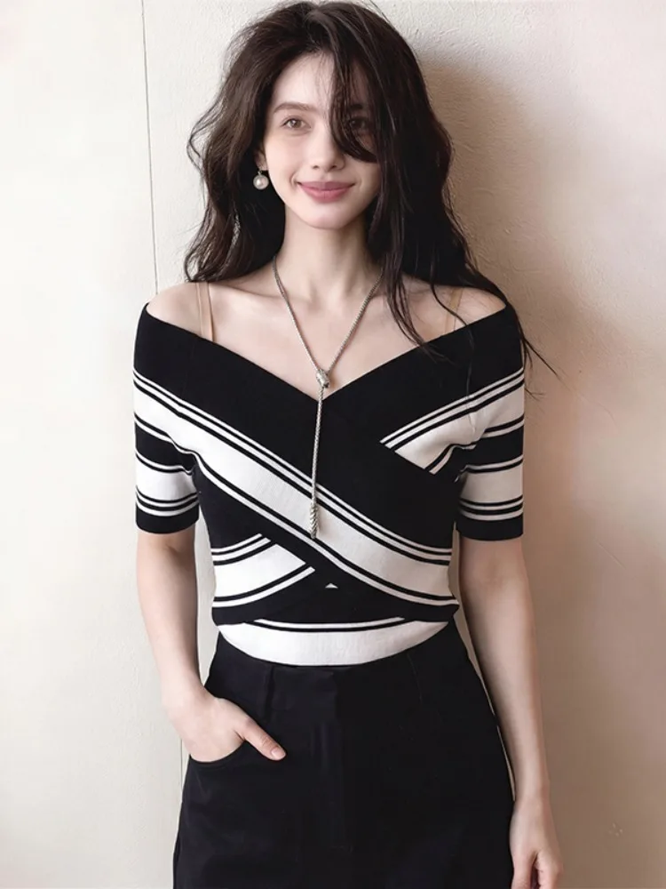 Slim Fit V-Neck Short Sleeve Knitted Top Women Summer Shoulder Bared Stripe Color Block Casual Fashion French Style
Slim Fit V-Neck Short Sleeve Knitted Top Women Summer Shoulder Bared Stripe Color Block Casual Fashion French Style