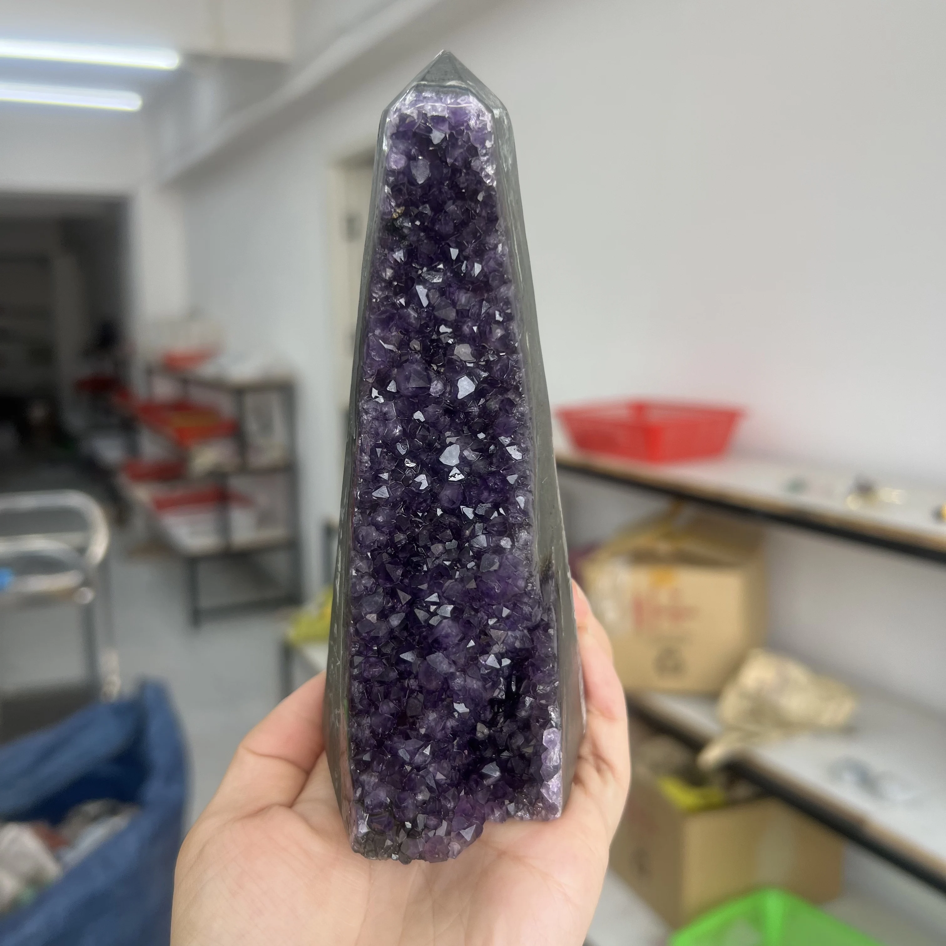 680g 15cm Natural Uruguay Dream Amethyst Quartz Crystal Cluster stand
680g 15cm Natural Uruguay Dream Amethyst Quartz Crystal Cluster stand