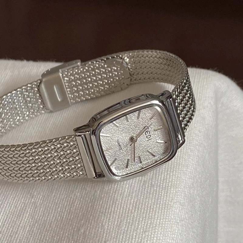 Woman Watch Simple Silver Quartz Wristwatch Steel Mesh Belt Small Square Dial Gold Luxury Vintage Watch For Women Gift
Woman Watch Simple Silver Quartz Wristwatch Steel Mesh Belt Small Square Dial Gold Luxury Vintage Watch For Women Gift