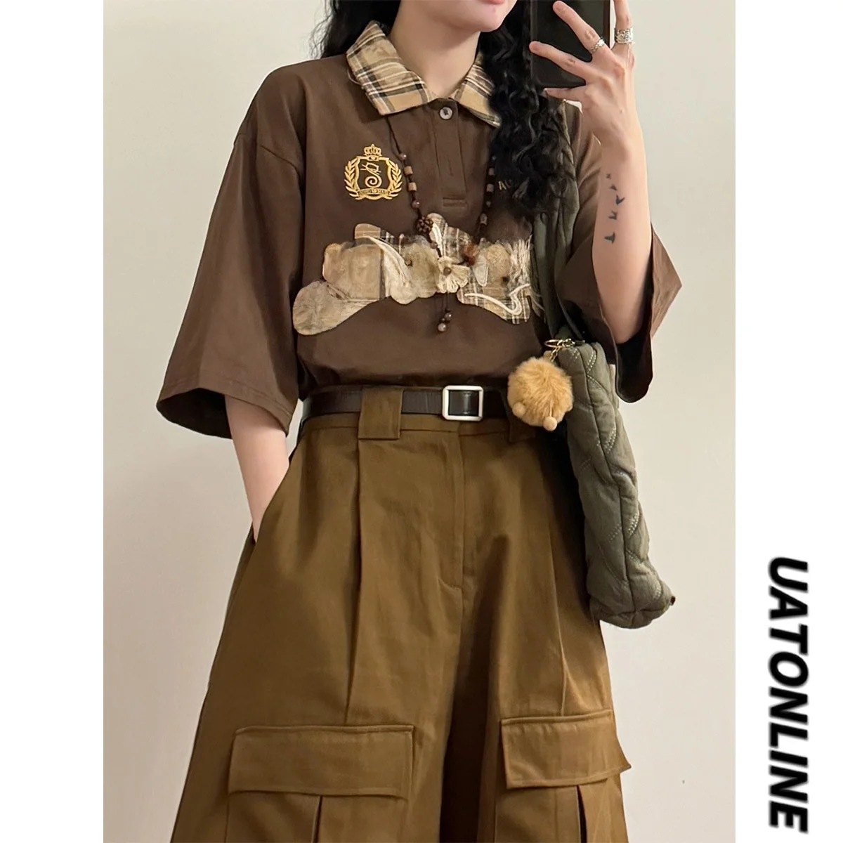 UATONLINE2025 Spring American Retro College Sle Patchwork Embroidery Print Ne ort Sve Women's T-irt Top
UATONLINE2025 Spring American Retro College Sle Patchwork Embroidery Print Ne ort Sve Women's T-irt Top