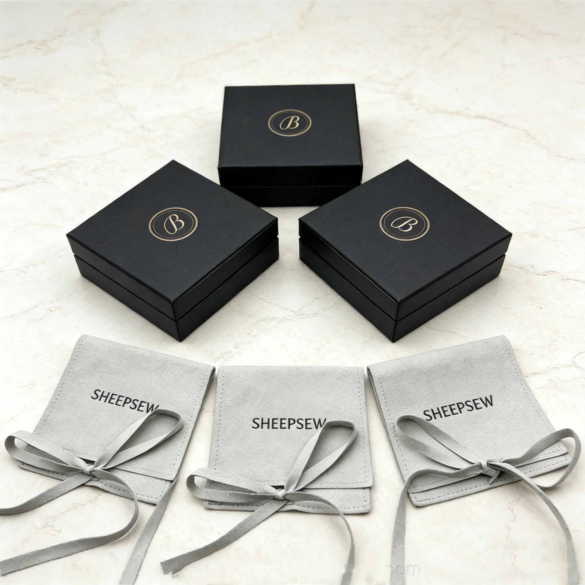 SHEEPSEW Embossed Luxury Microfiber Envelope Jewelry Pouch with Ribbon | Premium Gift Accessory Bag
SHEEPSEW Embossed Luxury Microfiber Envelope Jewelry Pouch with Ribbon | Premium Gift Accessory Bag