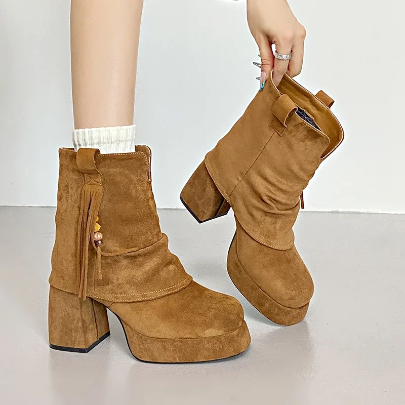 Женские ботильоны на платформе с кисточками, осень-зима 2022, новые темпераментные брючные ботинки с круглым носком на блочном каблуке, ботинки на высоком каблуке в стиле ретро
Женские ботильоны на платформе с кисточками, осень-зима 2022, новые темпераментные брючные ботинки с круглым носком на блочном каблуке, ботинки на высоком каблуке в стиле ретро