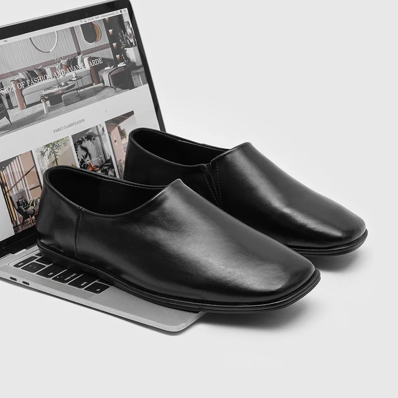 Retro Men Loafers Black Square Toe British One-piece Slip-on Comfortable Breathable Business Office Leather Shoes Sizes 38-46
Retro Men Loafers Black Square Toe British One-piece Slip-on Comfortable Breathable Business Office Leather Shoes Sizes 38-46