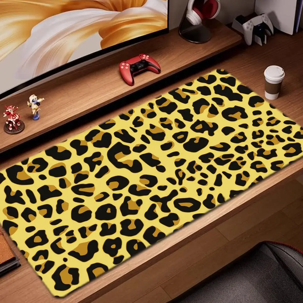 Leopard Print wallpaper Mouse Pad Game Accessories keyboard pad XXL large locking edge 900X400 mm table mat Gaming mousepad
Leopard Print wallpaper Mouse Pad Game Accessories keyboard pad XXL large locking edge 900X400 mm table mat Gaming mousepad