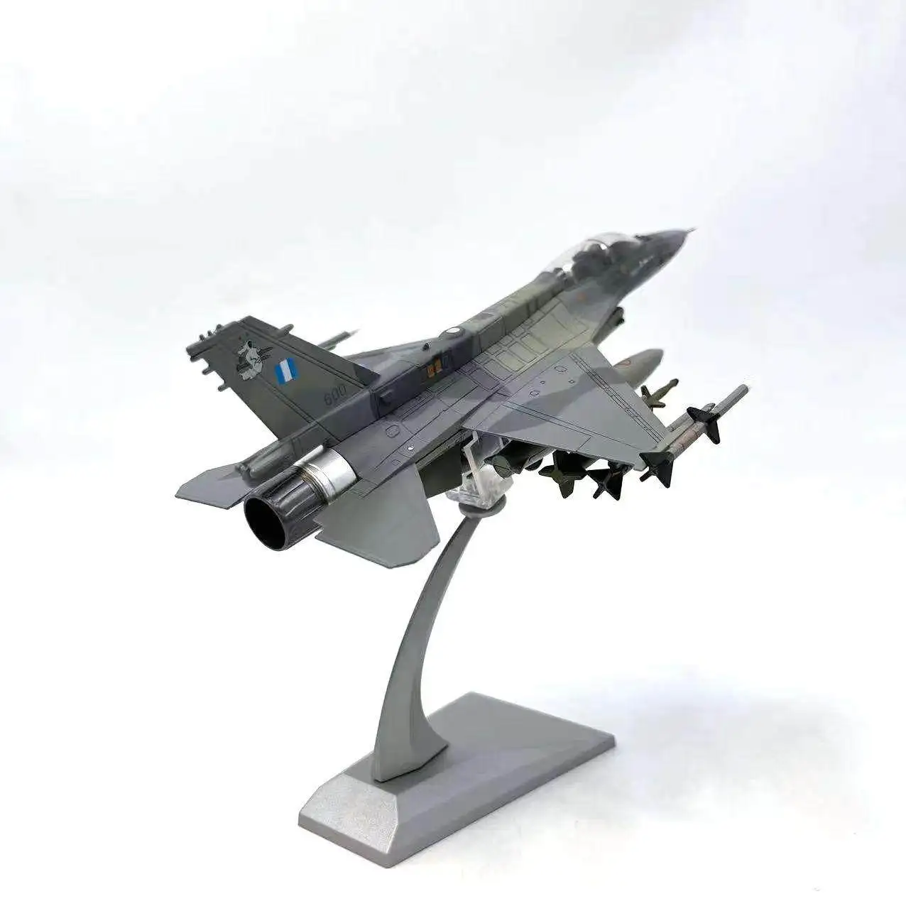 Масштаб 1:72. Модель греческого истребителя ВВС F16D. Высокодетальная коллекционная модель военного самолета.
Масштаб 1:72. Модель греческого истребителя ВВС F16D. Высокодетальная коллекционная модель военного самолета.