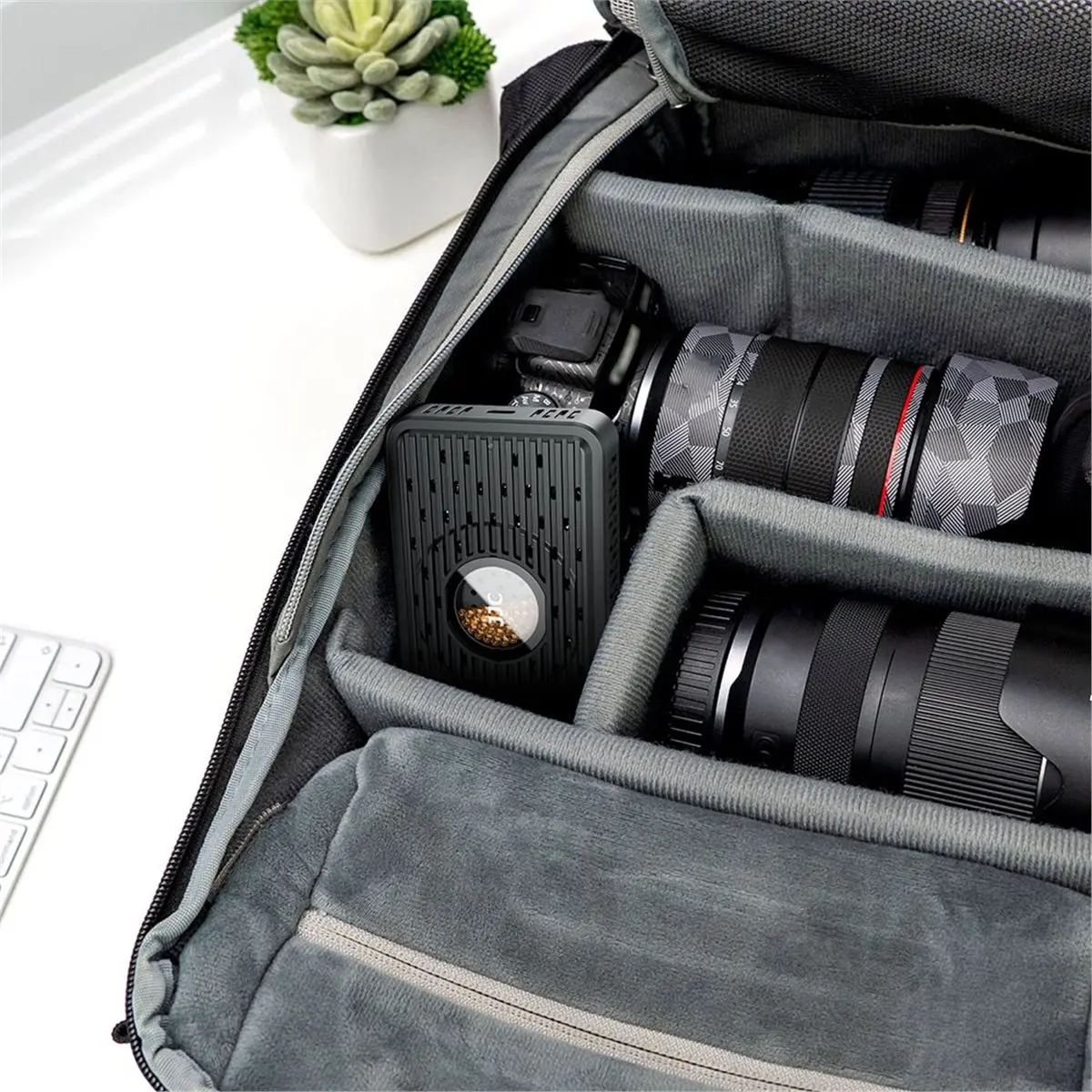 AT33 Portable Mini Reusable Dehumidifier Electronic USB Charging Moisture Absorbent Dehumidifier for DSLR Closet Shoe Cabinet
AT33 Portable Mini Reusable Dehumidifier Electronic USB Charging Moisture Absorbent Dehumidifier for DSLR Closet Shoe Cabinet
