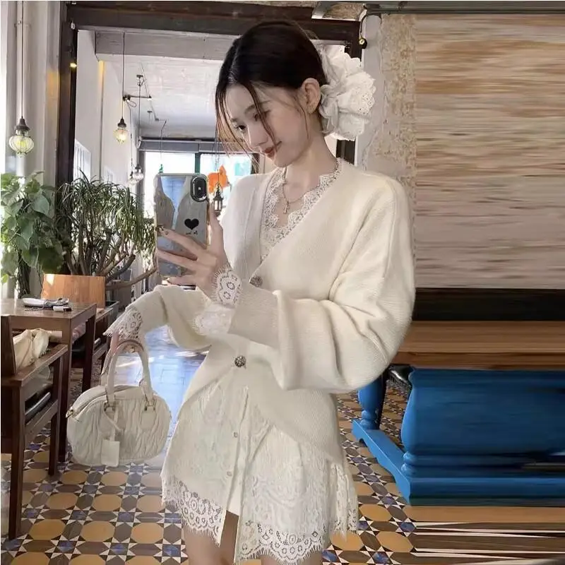 Woman clothing Cardigan Fashion Sexy Style Cardigan Tops Women Autumn New V Neck Slim Fit High End Sense Inner Layer Shirt
Woman clothing Cardigan Fashion Sexy Style Cardigan Tops Women Autumn New V Neck Slim Fit High End Sense Inner Layer Shirt