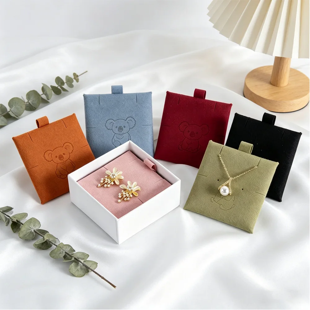 Custom Embossed Jewelry Display 6x6cm Cards Earring Necklace Storage Accessories Packing Microfiber Pads for DIY Jewelry Box Bag
Custom Embossed Jewelry Display 6x6cm Cards Earring Necklace Storage Accessories Packing Microfiber Pads for DIY Jewelry Box Bag