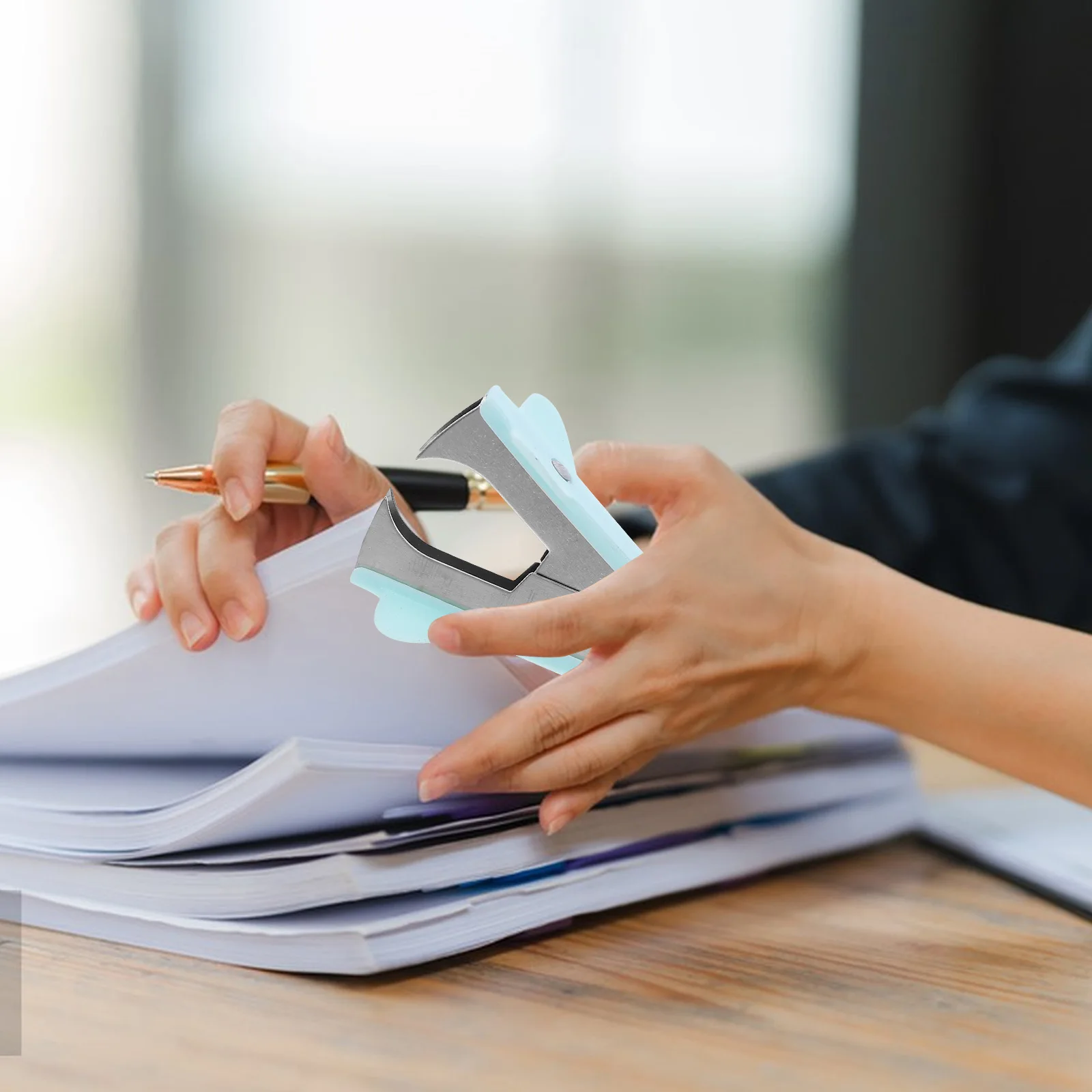 4Pcs Staple Remover Practical Portable Lightweight Small Office Staple Puller Easy Use Pneumatic Nail Remover 
4Pcs Staple Remover Practical Portable Lightweight Small Office Staple Puller Easy Use Pneumatic Nail Remover