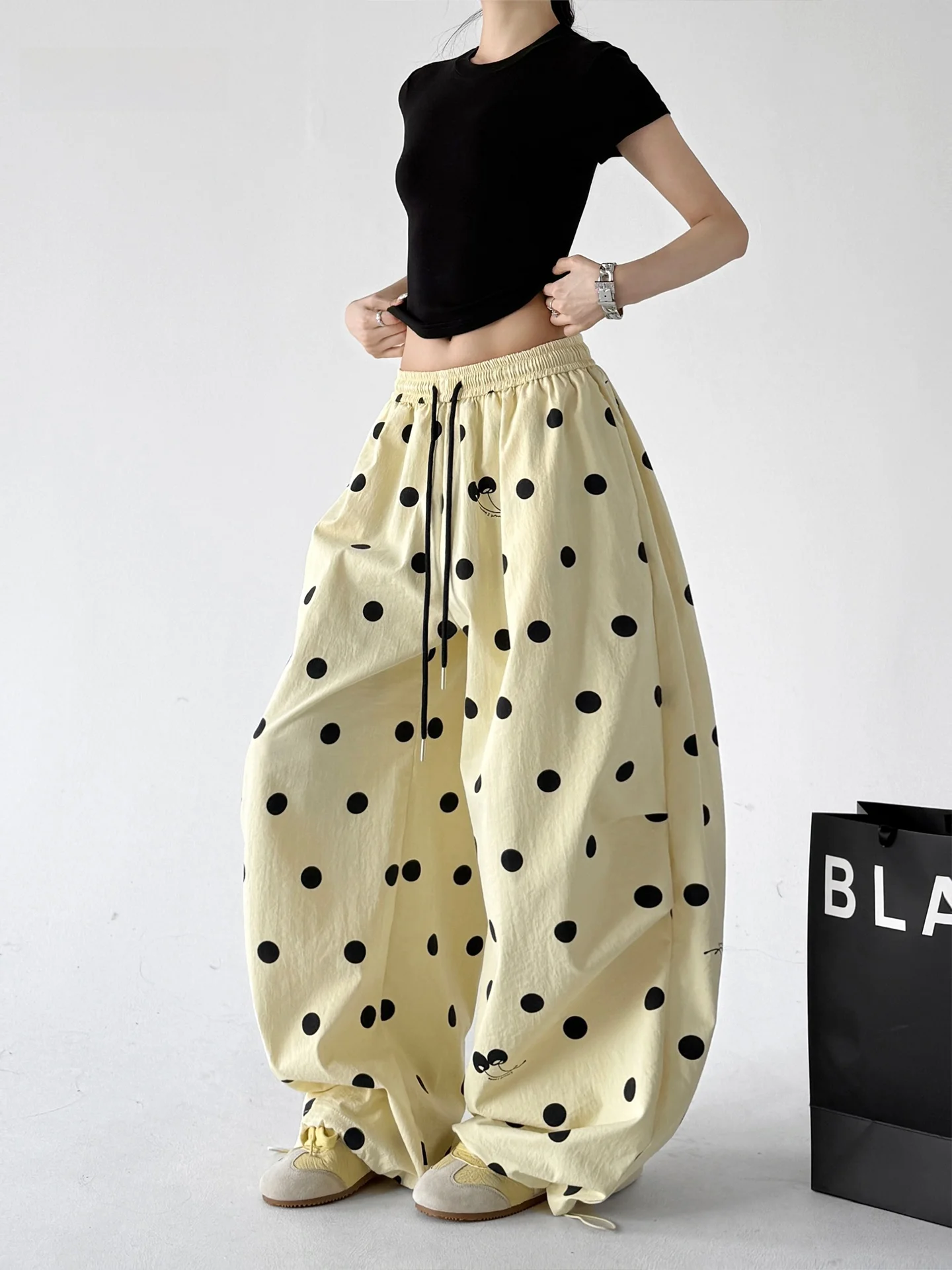 Dopamine Khaki Polka Dot Wide Leg Pants Women's Summer New Casual Drawstring Loose Versatile Trousers High Waist Polyester Fiber
Dopamine Khaki Polka Dot Wide Leg Pants Women's Summer New Casual Drawstring Loose Versatile Trousers High Waist Polyester Fiber