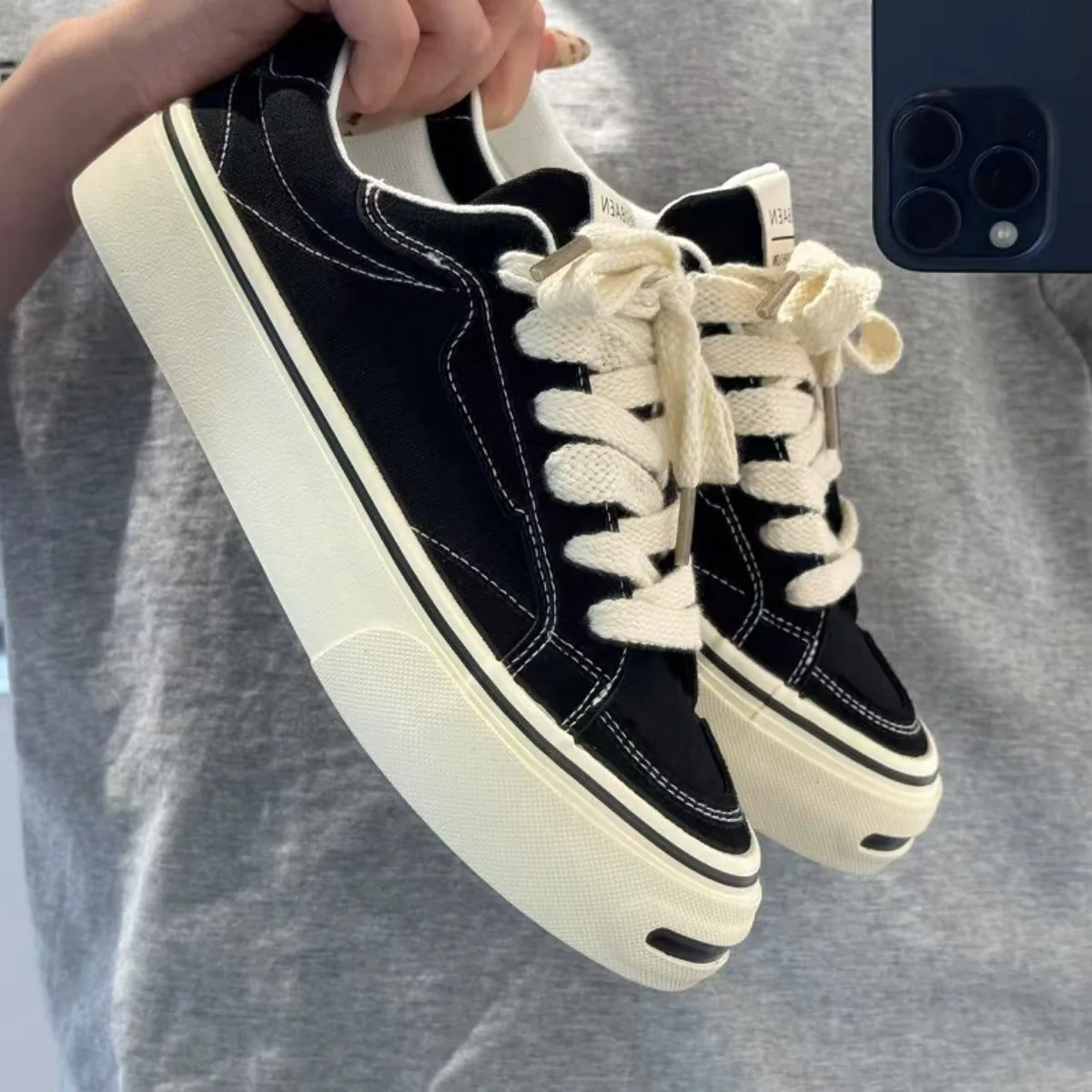 Men's Street Style Sneakers - Lace-Up Vulcanized Skateboard Shoes Non-Slip Rubber Sole Stylish Comfortable Casual Footwear
Men's Street Style Sneakers - Lace-Up Vulcanized Skateboard Shoes Non-Slip Rubber Sole Stylish Comfortable Casual Footwear