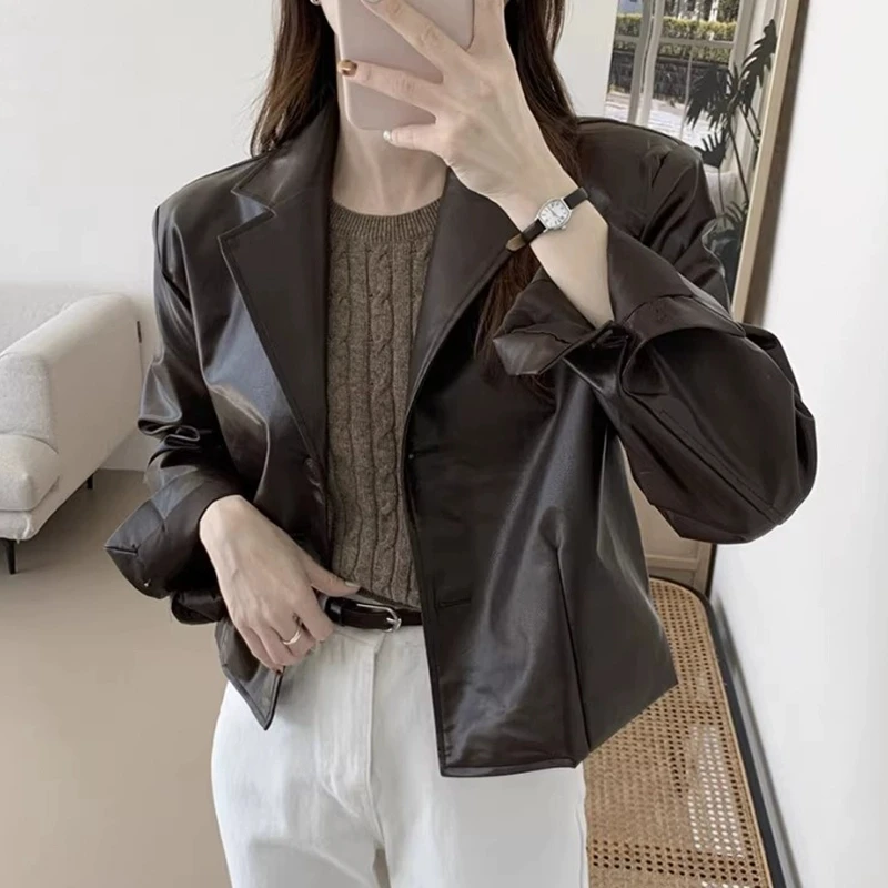 Spring Korean Vintage Brown Black Slim Short Faux Pu Leather Jacket Women Lapel Single-Breasted Long Sleeve Biker Jacket Coat
Spring Korean Vintage Brown Black Slim Short Faux Pu Leather Jacket Women Lapel Single-Breasted Long Sleeve Biker Jacket Coat