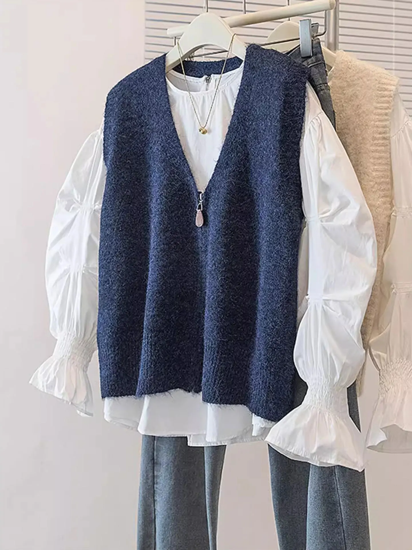 plus Size Women's Loose V-Ne Knitted Vest Autumn Winter Faion Slimming Top Casual Sle Long Sve irt Autumn Wear
plus Size Women's Loose V-Ne Knitted Vest Autumn Winter Faion Slimming Top Casual Sle Long Sve irt Autumn Wear
