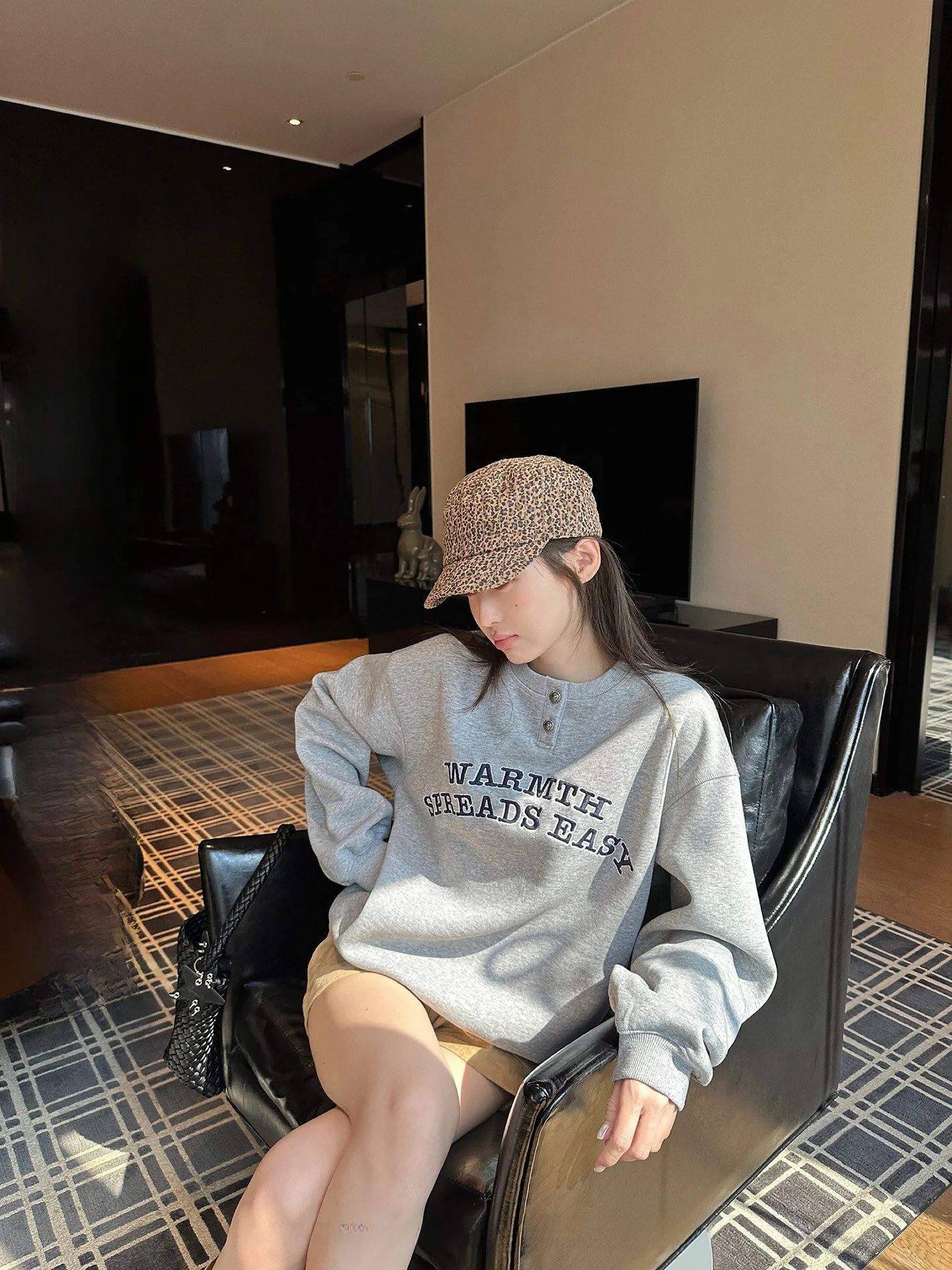 Свободный удлиненный свитшот с вышивкой для женщин, новинка весенней коллекции, в корейском стиле, повседневный, с круглым вырезом, уличный стиль, худи
Свободный удлиненный свитшот с вышивкой для женщин, новинка весенней коллекции, в корейском стиле, повседневный, с круглым вырезом, уличный стиль, худи