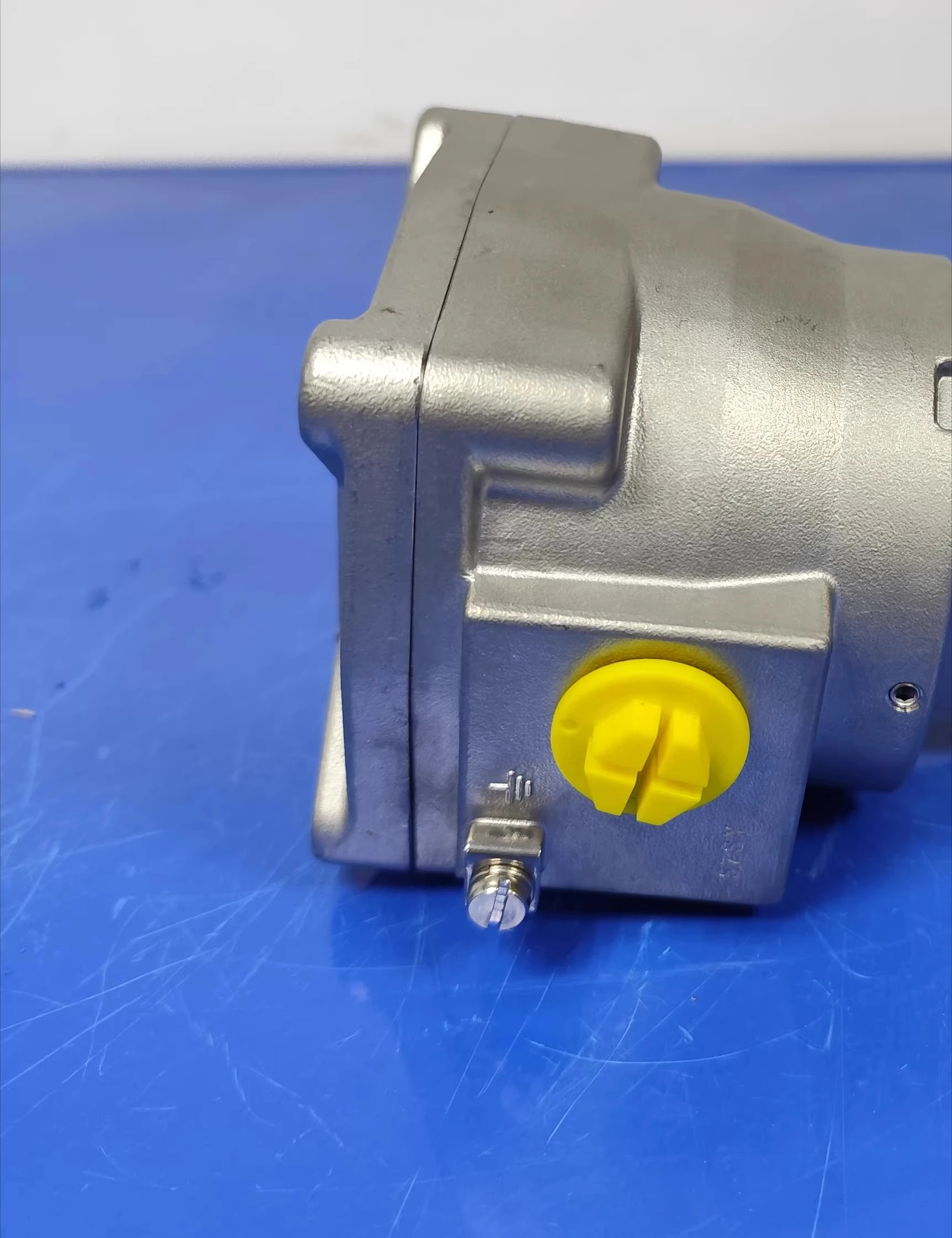 Взрывозащищенный электромагнитный клапан WSNF8327B102MO 24DC, 1/4NPT, оригинальный оригинальный продукт из нержавеющей стали
Взрывозащищенный электромагнитный клапан WSNF8327B102MO 24DC, 1/4NPT, оригинальный оригинальный продукт из нержавеющей стали