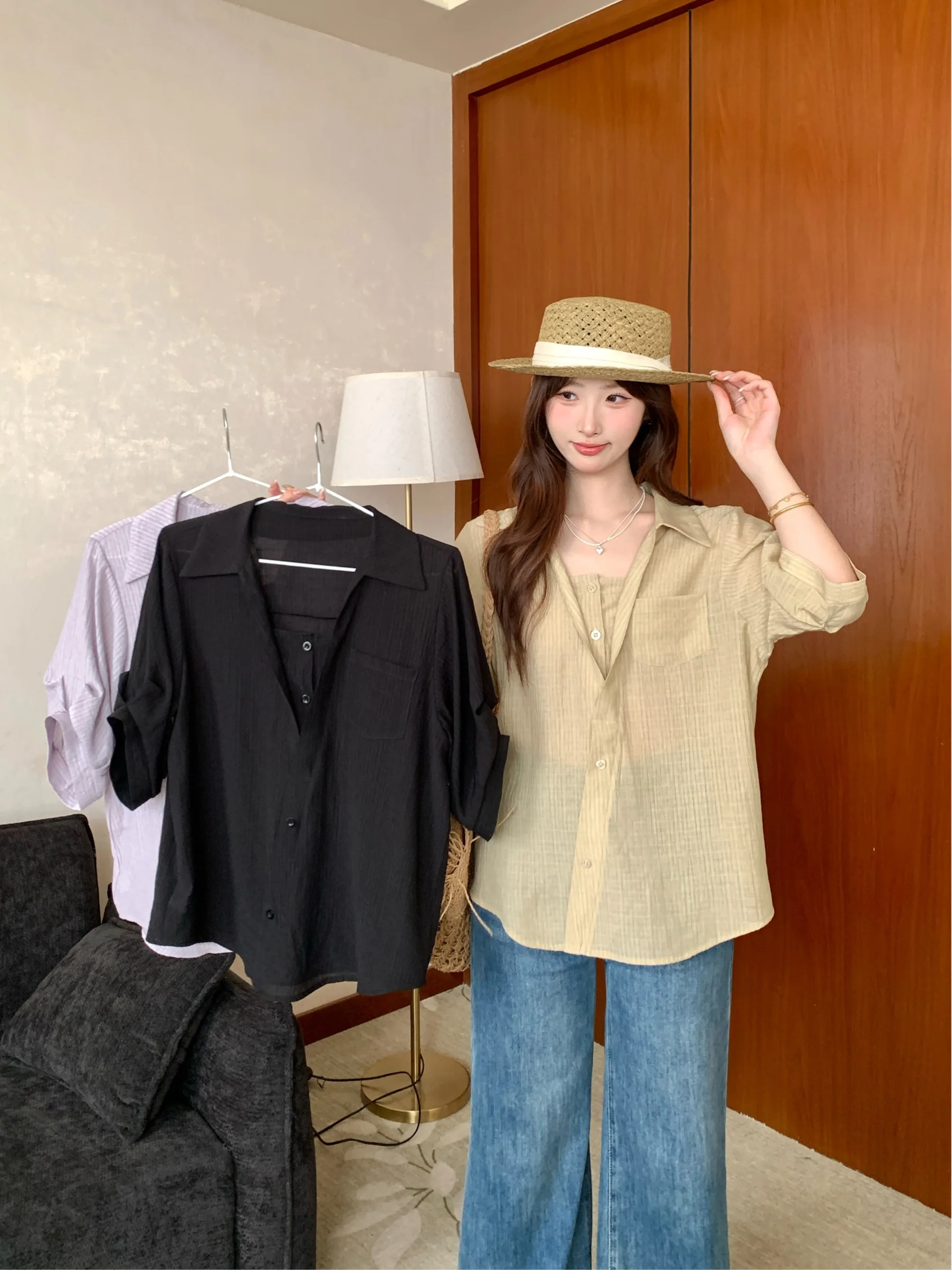 Summer plus Size Women's Shirt Short Sleeve Splice Slimming Hidden Meat Fashion Commute Top Large Size Versatile Casual Blouse
Summer plus Size Women's Shirt Short Sleeve Splice Slimming Hidden Meat Fashion Commute Top Large Size Versatile Casual Blouse