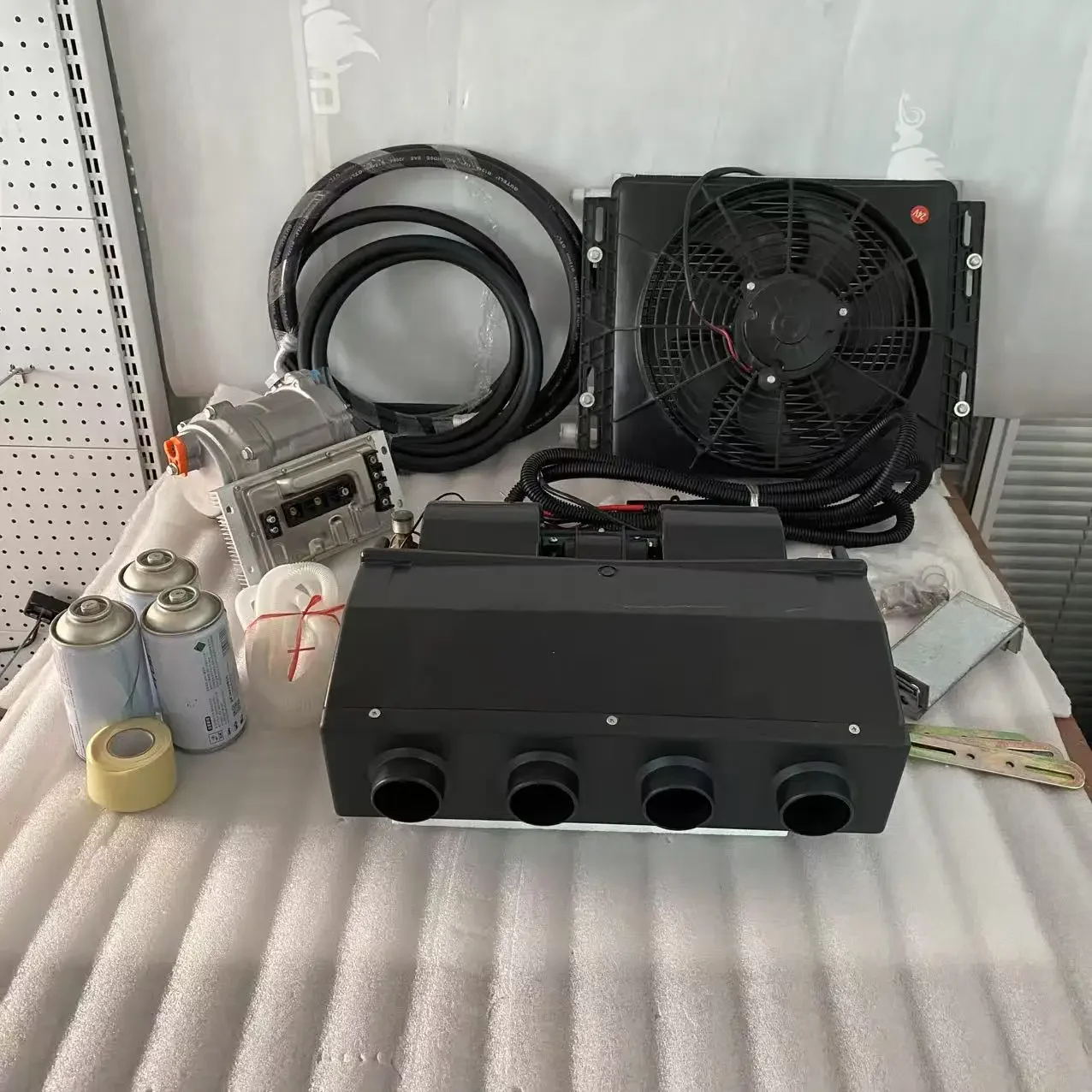 Universal Automotive Air Conditioner Kit, 12V 24V Mini Electric Air Conditioner for Car Truck / Cargo Truck
Universal Automotive Air Conditioner Kit, 12V 24V Mini Electric Air Conditioner for Car Truck / Cargo Truck