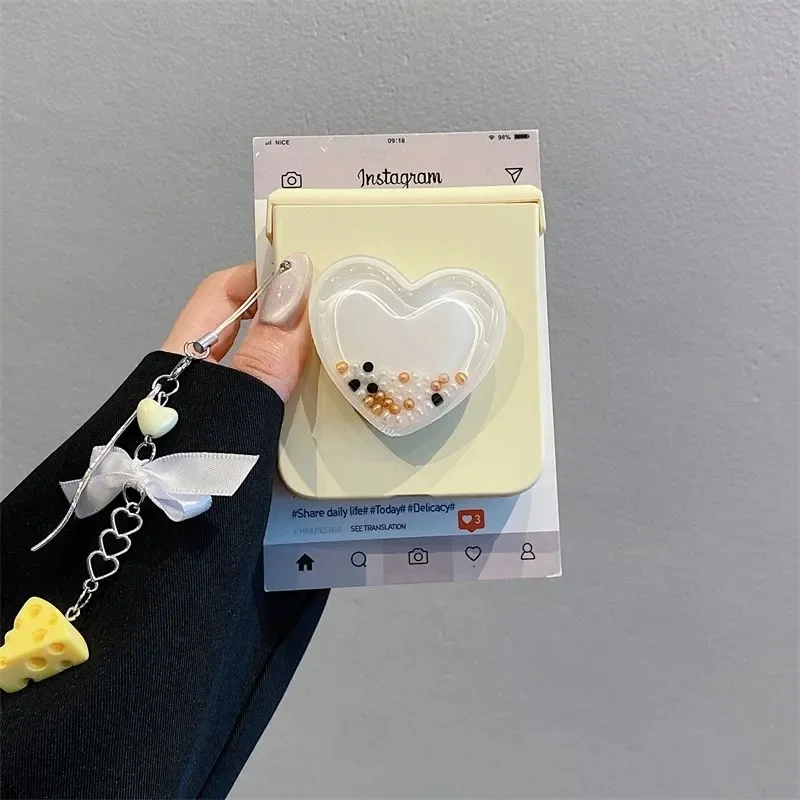 zflip6 case cute heart-shaped quicksand stand Case For Samsung Z Flip 6/5/4/mixflip/Razr50ultra Anti Drop Cover & cheese pendant
zflip6 case cute heart-shaped quicksand stand Case For Samsung Z Flip 6/5/4/mixflip/Razr50ultra Anti Drop Cover & cheese pendant