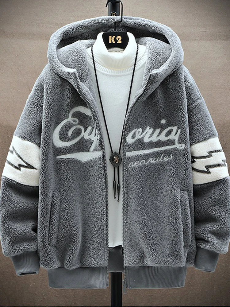 Мужская куртка из овечьей шерсти, осенне-зимняя, новая, утепленная, теплая, с капюшоном, модная, из искусственного меха, верхняя одежда для молодежи
Мужская куртка из овечьей шерсти, осенне-зимняя, новая, утепленная, теплая, с капюшоном, модная, из искусственного меха, верхняя одежда для молодежи